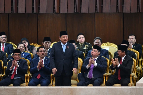 Minister of Defence, who is also President-elect Prabowo Subianto (centre), greets invited guests at the annual session of the People's Consultative Assembly and the Joint Session of the House of Representatives - DPD in 2024 on August 16. (Photo: Antara)