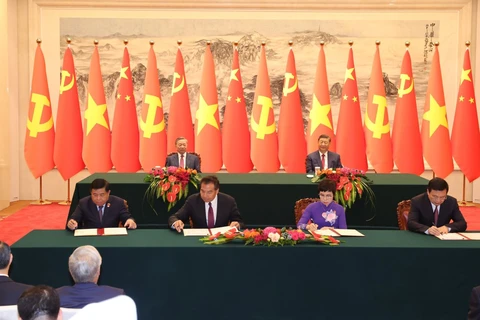 Vietnam and China will step up collaboration in social affairs and people’s livelihoods under a freshly-signed memorandum of understanding. (Photo: VNA)