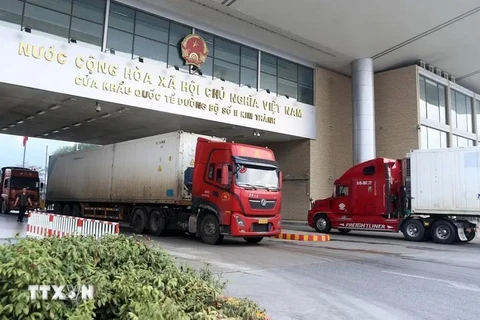 Vietnamese goods shipped to China via Kim Thanh International Border Gate No.2 (Photo: VNA)