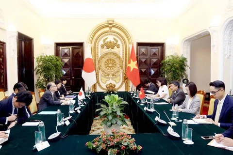 At the talks between Permanent Deputy Minister of Foreign Affairs Nguyen Minh Vu and Japanese Senior Deputy Minister for Foreign Affairs Funakoshi Takehiro in Hanoi on August 21. (Photo: VNA)