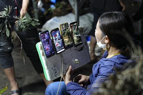 A seller livestreams at Tua Chua night market in Dien Bien province. The General Department of Taxation has asked local tax authorities to review and make lists of retailers selling through livestreaming to carry out risk-based inspections. (Photo: VNA)