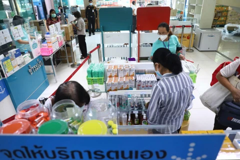 Customers buy medicine at a pharmacy in Bangkok. ( Photo: bangkokpost.com)