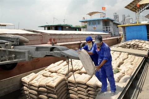 China, a key export market for the cement industry, reduces imports by 90% last year, due to weak demand stemming from difficulties in the country's real estate sector. (Photo: baoxaydung.com.vn)