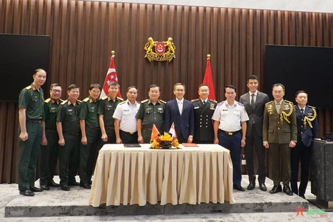 Participants at the 15th Singapore-Vietnam Defence Policy Dialogue (Photo: qdnd.vn)