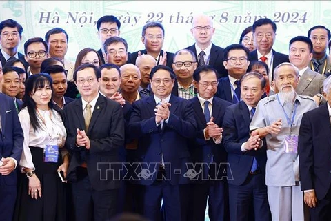 Prime Minister Pham Minh Chinh and Vietnamese intellects in foreign countries (Photo: VNA)