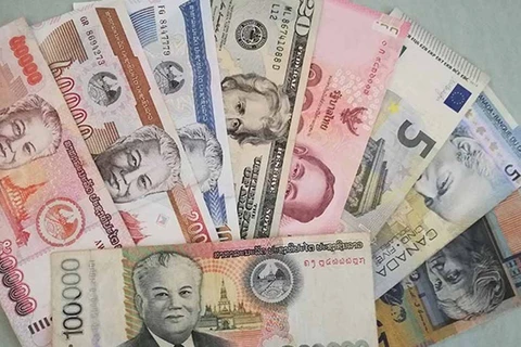 Foreign and Lao currencies. (Photo: https://laotiantimes.com/)