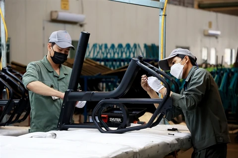 Workers of a foreign-invested firm in Giang Dien Industrial Park in Dong Nai province (Photo: VNA)