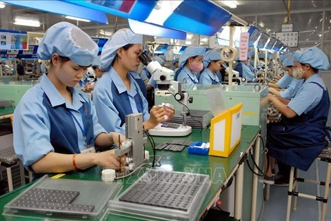 Workers at Canon Electronics Factory in Pho Noi A Industrial Park in the northern province of Hung Yen. (Photo: VNA) 