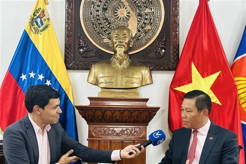 Ambassador Vu Trung My at an interview with Venevisión TV channel (Photo: The Vietnamese Embassy in Venezuela)