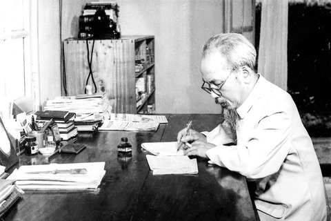 President Ho Chi Miinh works at his house in 1957. (Photo: provided by Ho Chi Minh Museum)