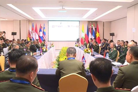 representatives from 10 ASEAN countries as well as Timor-Lester as an observer attend the 21st ASEAN Military Intelligence Meeting (AMIM-21) in Vientiane, Laos. (Photo: VNA broadcasts)