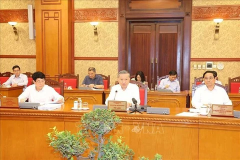 Party General Secretary and President To Lam (middle) speaks at the meeting. (Photo: VNA)