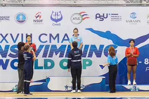 Vietnamese Nguyen Tran San San (top podium) and two teammates at the victory ceremony of the girls' 12-17 year-old 1.500m surface at the 18th CMAS Finswimming World Cup 2024 Round 4 in Phuket, Thailand (Photo: HCMC Finswimming)