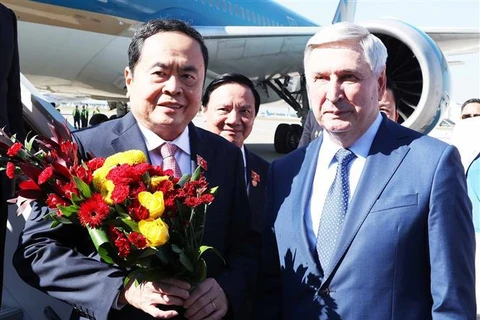 NA Chairman Tran Thanh Man is welcomed at the Vnukovo International Airport. (Photo: VNA)