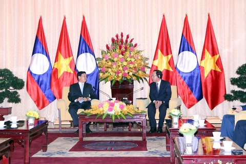 Secretary of the Ho Chi Minh City Party Committee Nguyen Van Nen (R) meets with General Secretary of the Lao People's Revolutionary Party (LPRP) Central Committee and President of Laos Thongloun Sisoulith on September 12. (Photo: VNA)