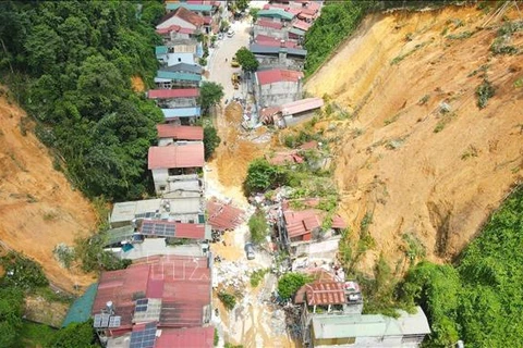 The scene of a landslide that results in two fatalities in Yen Ninh ward, Yen Bai city. (Photo: VNA)