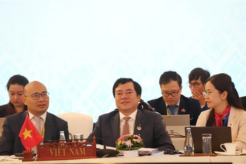 Deputy Minister of Industry and Trade Nguyen Sinh Nhat Tan speaks at the meeting (Photo: VNA)