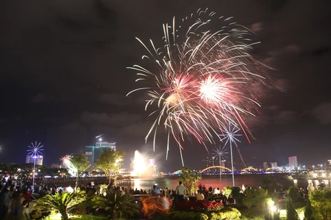 A firework show in Da Nang city to mark the Lunar New Year in 2024. (Photo: VNA)