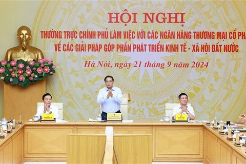 Prime Minister Pham Minh Chinh chairs a meeting between Cabinet members and leaders of joint stock commercial banks to seek measures to promote national socio-economic development on September 21 (Photo: VNA)