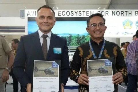 At the signing ceremony (Photo: Airbus)