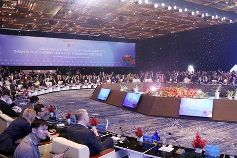 Thirty-five delegations from international localities that have set up friendship and cooperative relations with Ho Chi Minh City attend the friendship dialogue. (Photo: VNA)