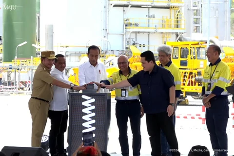 President Joko Widodo officiates PT Amman Mineral Internasional Tbk’s copper smelter and gold refinery in West Sumbawa regency, West Nusa Tenggara province. (Photo: Presidential Secretariat)