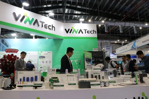 A booth showcasing advanced technologies at the exhibition. (Photo: VNA)