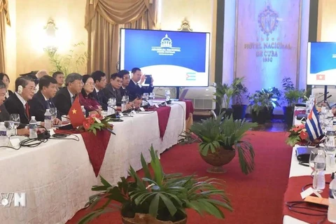 Participants at the first session of the Vietnam-Cuba Inter-Parliamentary Cooperation Committee in Havana on September 24. (Photo: VNA)