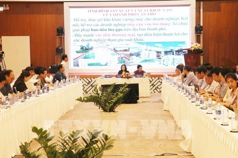 At a recent conference to discuss measures to promote Mekong Delta's trade activities (Photo: VNA)