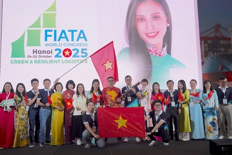 The Vietnamese delegation at the World Congress 2024 of the International Federation of Freight Forwarders Associations (FIATA) in Panama. (Photo: Courtesy of VLA)