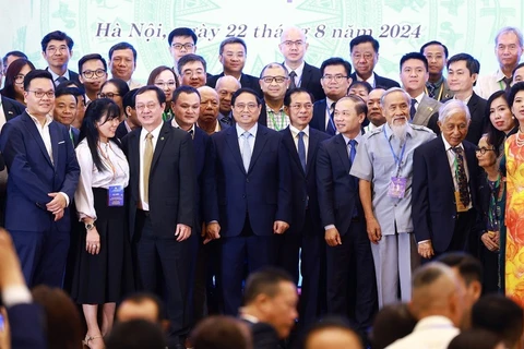 PM Pham Minh Chinh and OV intellectuals (Photo: VNA)