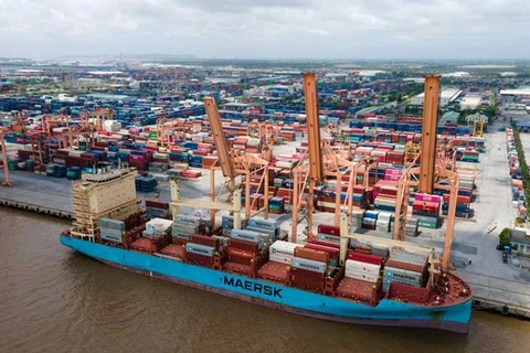 Vietnam ships some 300 billion USD worth of goods abroad during January – September, rising 16% against the same time last year. (Photo: VNA)