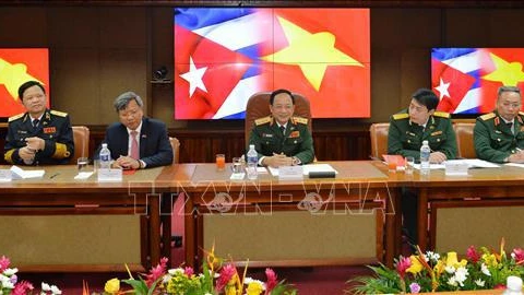 At the talks between Sen. Lieut. Gen. Trinh Van Quyet, secretary of the Communist Party of Vietnam Central Committee and head of the General Department of Politics and Sen. Lieut. Gen. Álvaro López Miera, member of the Politburo of the Communist Party of Cuba, Minister of the Cuban Revolutionary Armed Forces. (Photo: VNA)