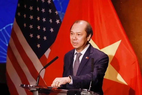 Vietnamese Ambassador to the US Nguyen Quoc Dung speaks at the dialogue. (Photo: VNA)