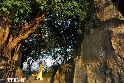 Non Nuoc mountain with poems inscribed on cliffs. (Photo: VNA)