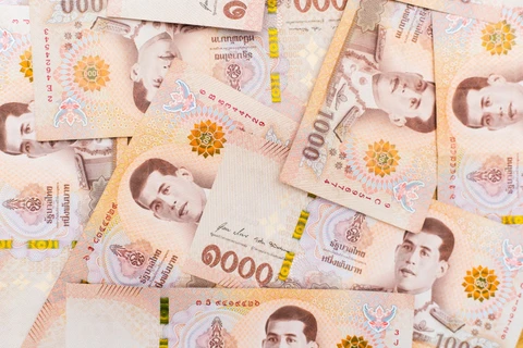 Thailand tightens domestic currency management