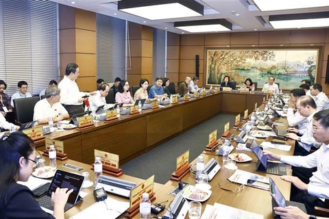 Hanoi's NA deputies in a group discussion. (Photo: VNA)