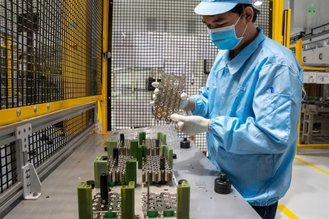 Battery production at VinFast, the electric car subsidiary of Vingroup. The new investment fund founded by the corporation aims to support technology and semiconductor projects. (Photo courtesy of Vingroup)