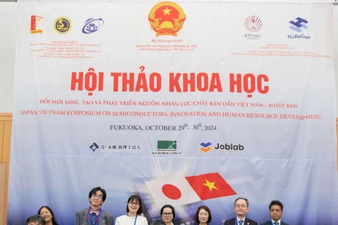 The signing of cooperation agreements on training human resources between Vietnamese universities and Japanese partners. (Photo: VNA)