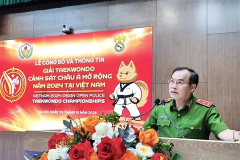 Deputy Minister of Public Security Lieutenant General Nguyen Van Long speaks at the ceremony to announce the Vietnam 2024 Asian Open Police Taekwondo Championships. (Photo: VNA)