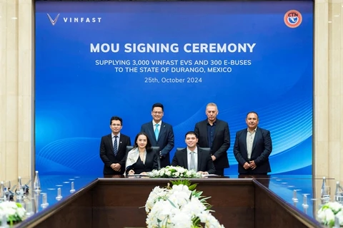 At the MoU signing ceremony (Photo: VinFast)