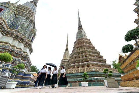 Tourists visit Wat Pho temple in Thailand (Photo: bernama)