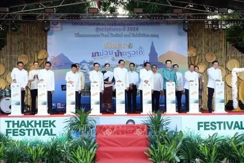 Delegates launch the food festival, product exhibition, and distribution event in Laos’s Khammouane province. (Photo: VNA)