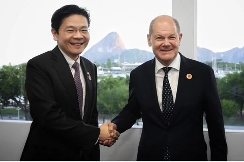 Singaporean Prime Minister Lawrence Wong (left) and German Chancellor Olaf Scholz meet on the sidelines of the G-20 Summit in Brazil on November 18 (Photo: The Straits Times)