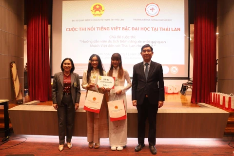 Third prize winners honoured (Photo: VNA)