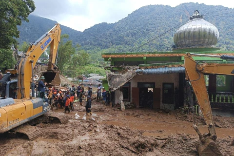 Indonesia: Flash floods, landslides leave nearly 20 dead