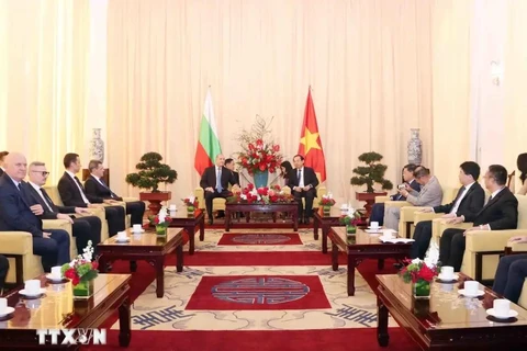 Secretary of the Ho Chi Minh City Party Committee Nguyen Van Nen holds a meeting with Bulgarian President Rumen Radev on November 27. (Photo: VNA)