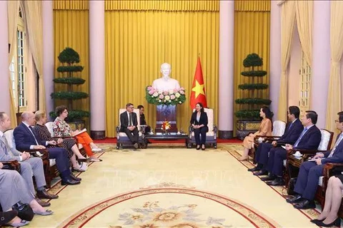 Vice President Vo Thi Anh Xuan (right) receives Minister-President of State of Hessen of Germany Boris Rhein (Photo: VNA)