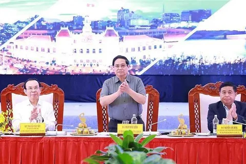 Prime Minister Pham Minh Chinh, who is also Chairman of the Coordinating Council for the Southeast Region, chairs the fifth meeting of the council on December 2 (Photo: VNA)