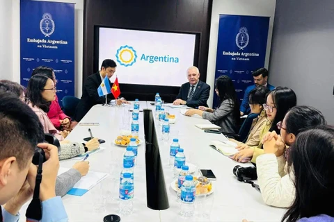 Newly-appointed Argentinian Ambassador to Vietnam Marcos A. Bednarski has a meeting with press agencies in Hanoi on December 10. (Photo: VNA)